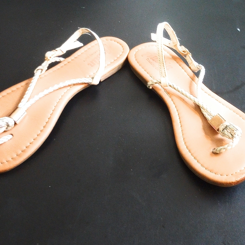 Austin Trading Co Women's Thong Sandals, White/Tan/Silver Braid Size 7